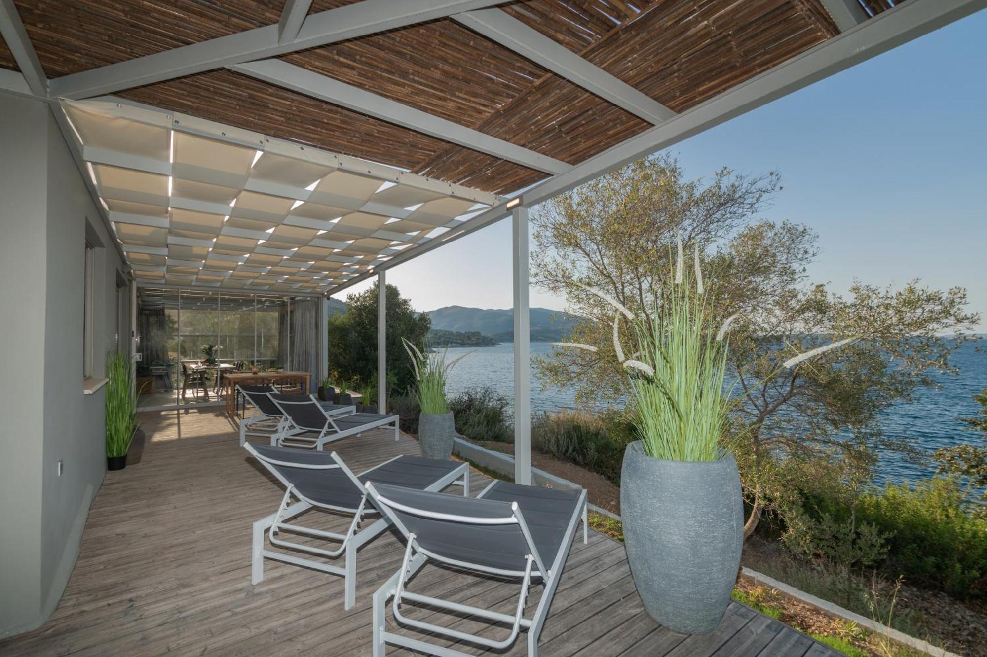 Cavo- With Private Sea Access Vila